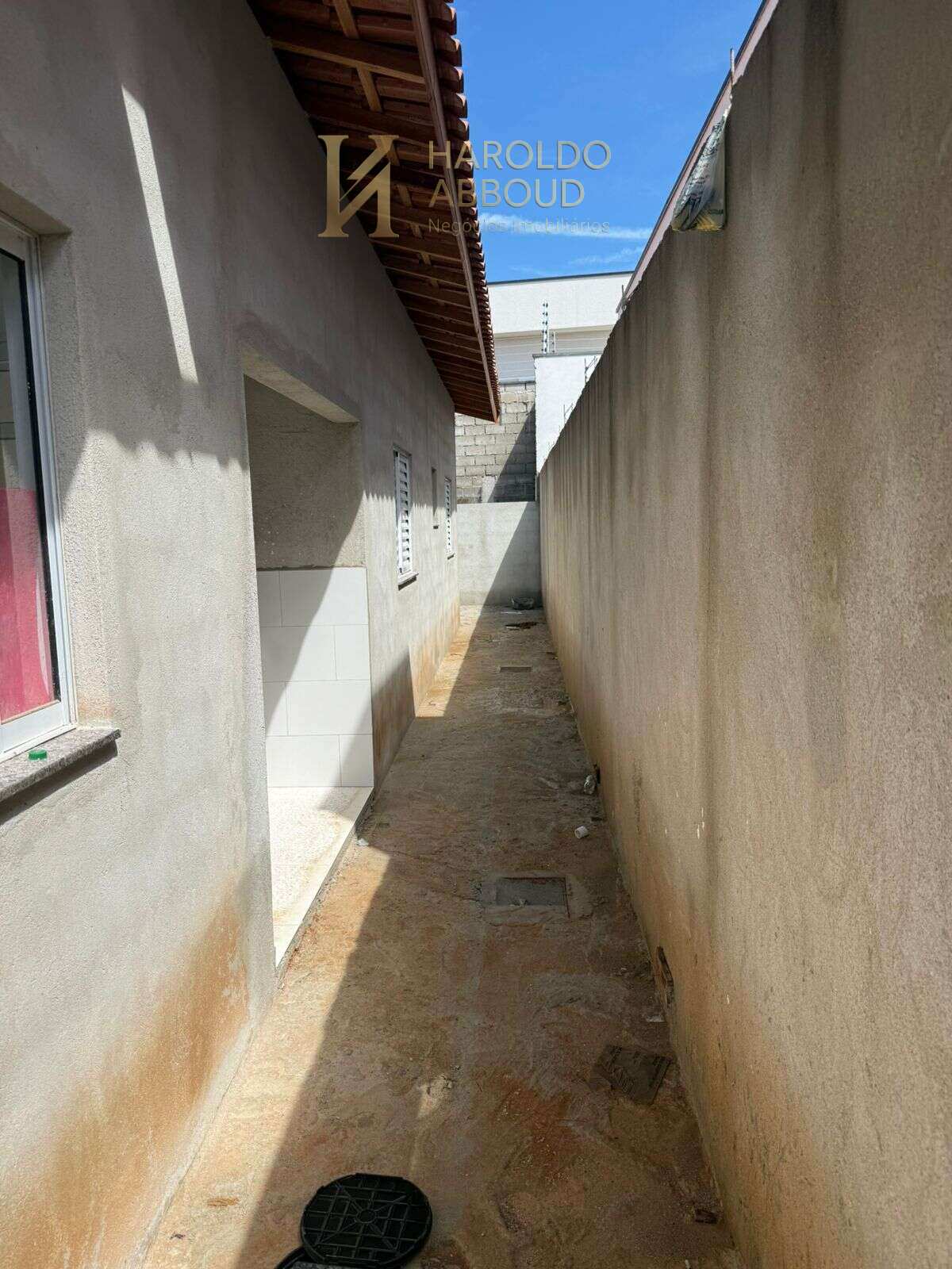  - Casa à venda em Taubaté, Jardim Continental, com 2 quartos, 64m² de construção