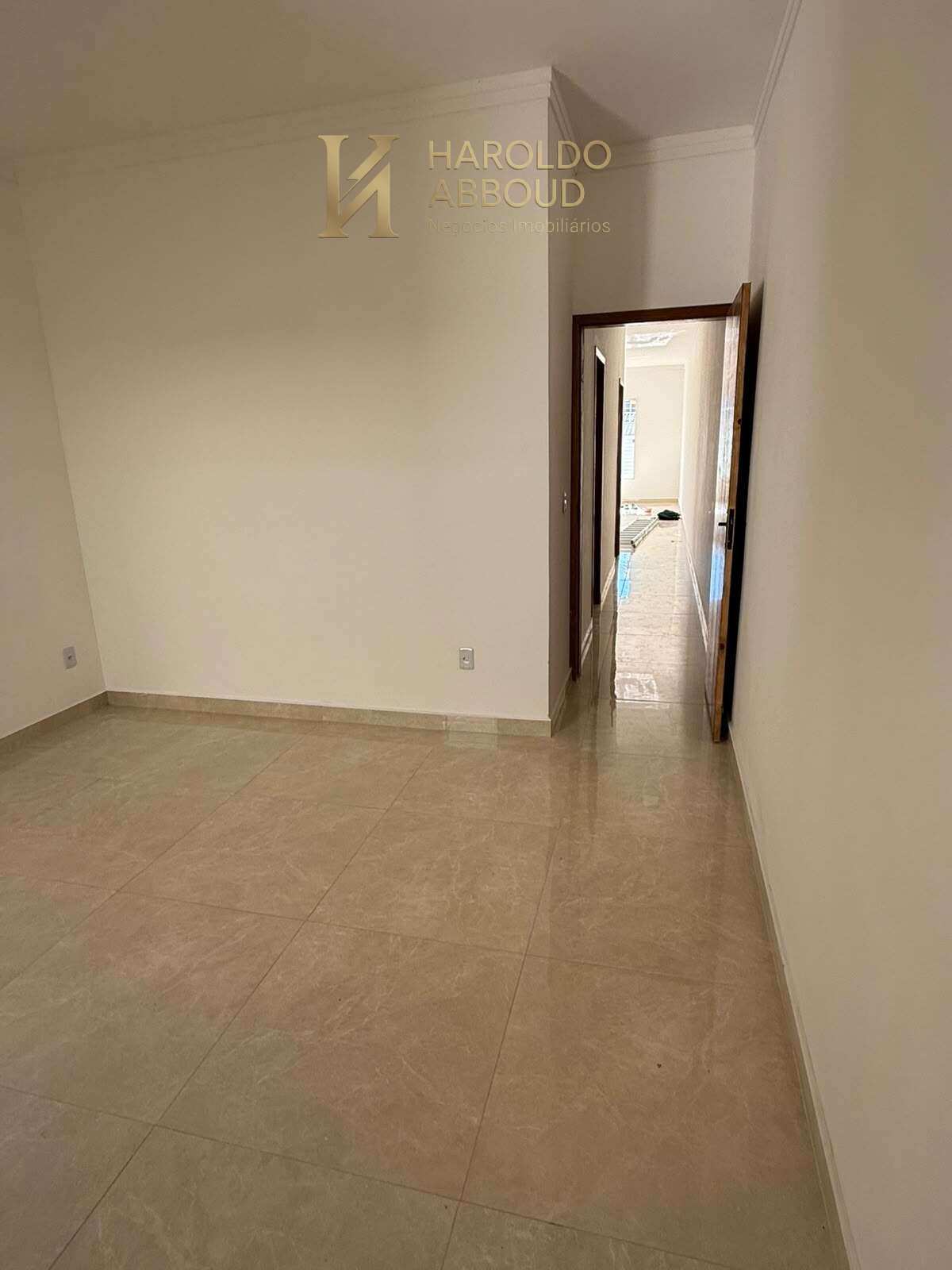  - Casa à venda em Taubaté, Jardim Continental II, com 2 quartos sendo uma suíte, 82m²  de área construida