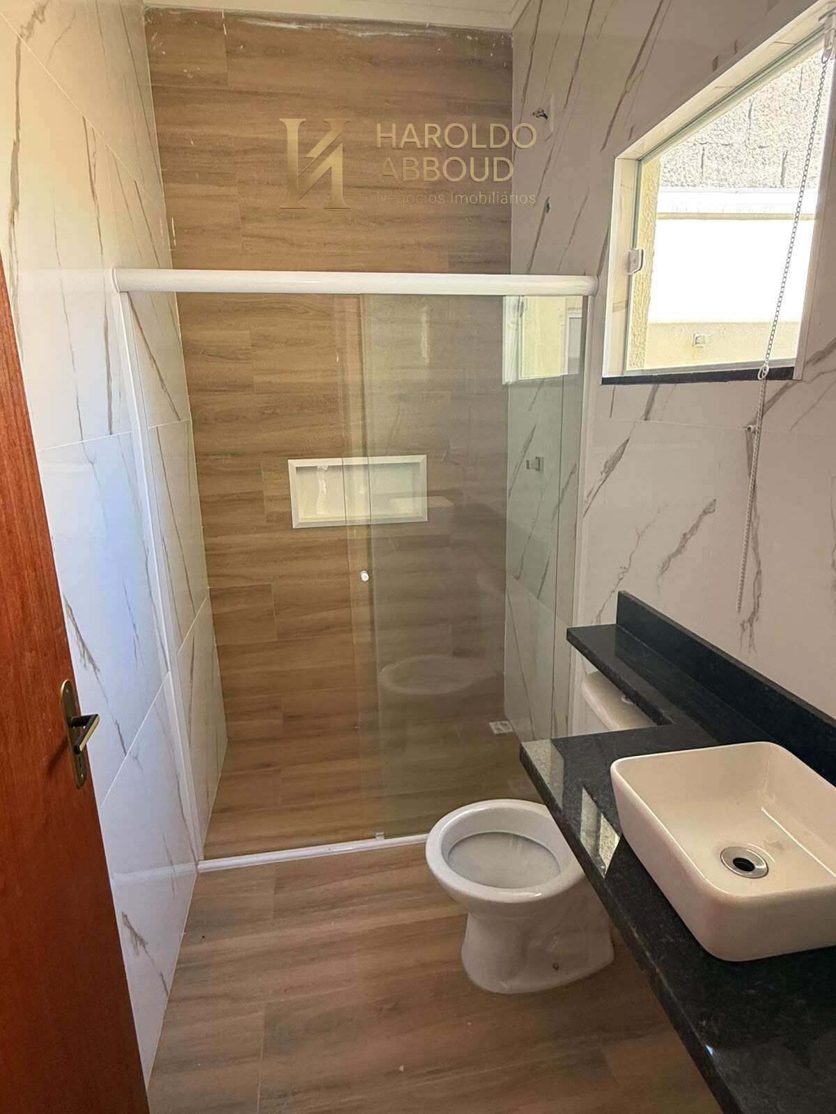  - Casa à venda em Taubaté, Jardim Continental II, com 2 quartos sendo uma suíte, 82m²  de área construida