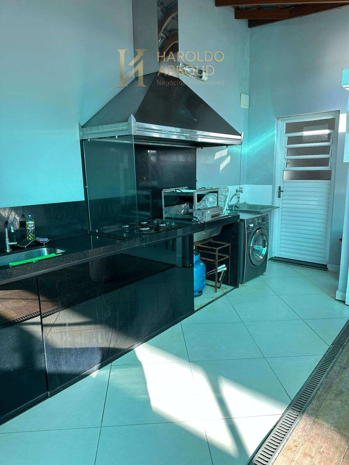  - Casa à venda em Taubaté, Jardim Continental II, com 3 quartos, 151m²