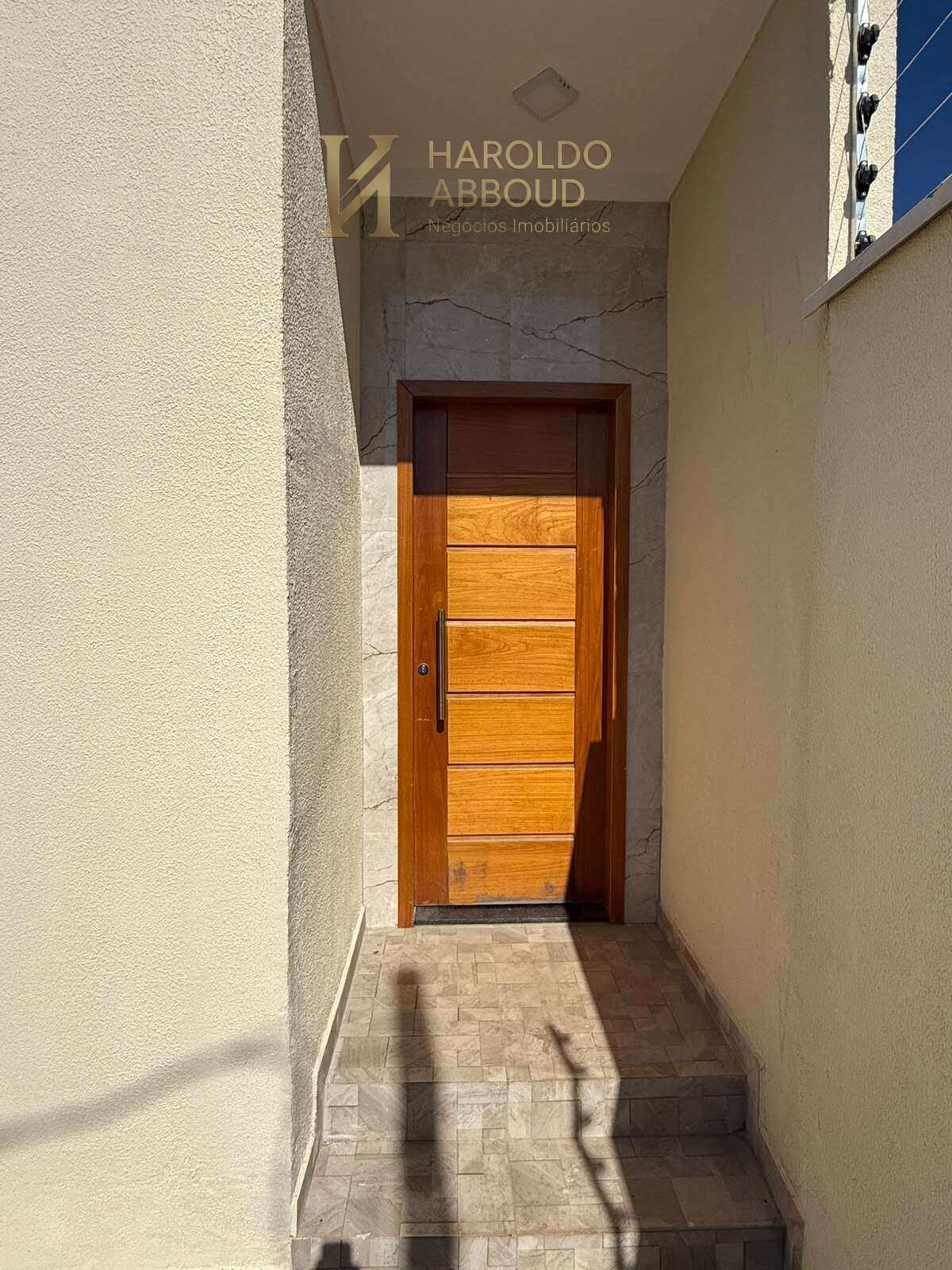  - Casa à venda em Taubaté, Jardim Continental II, com 2 quartos sendo uma suíte, 82m²  de área construida