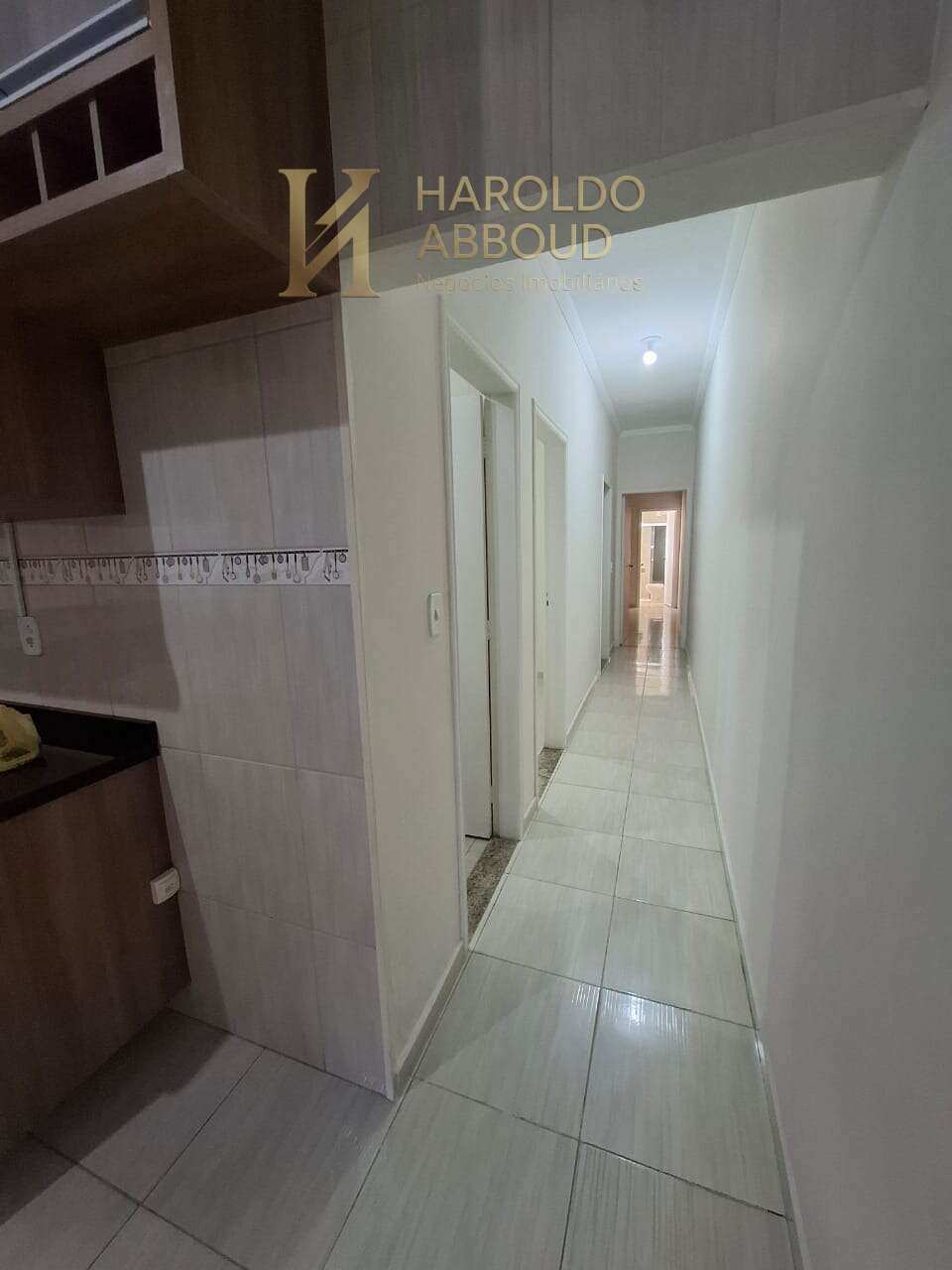  - Casa à venda em Taubaté, Jardim Continental II, com 3 quartos, 138,25m²