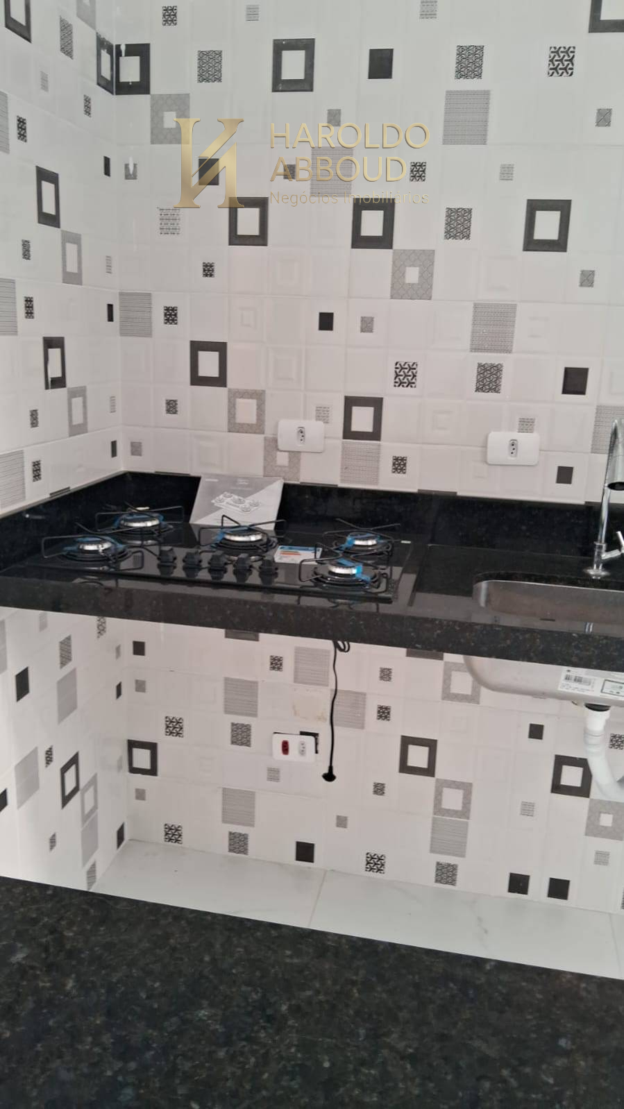  - Casa à venda em Taubaté, Jardim Continental II, com 3 quartos