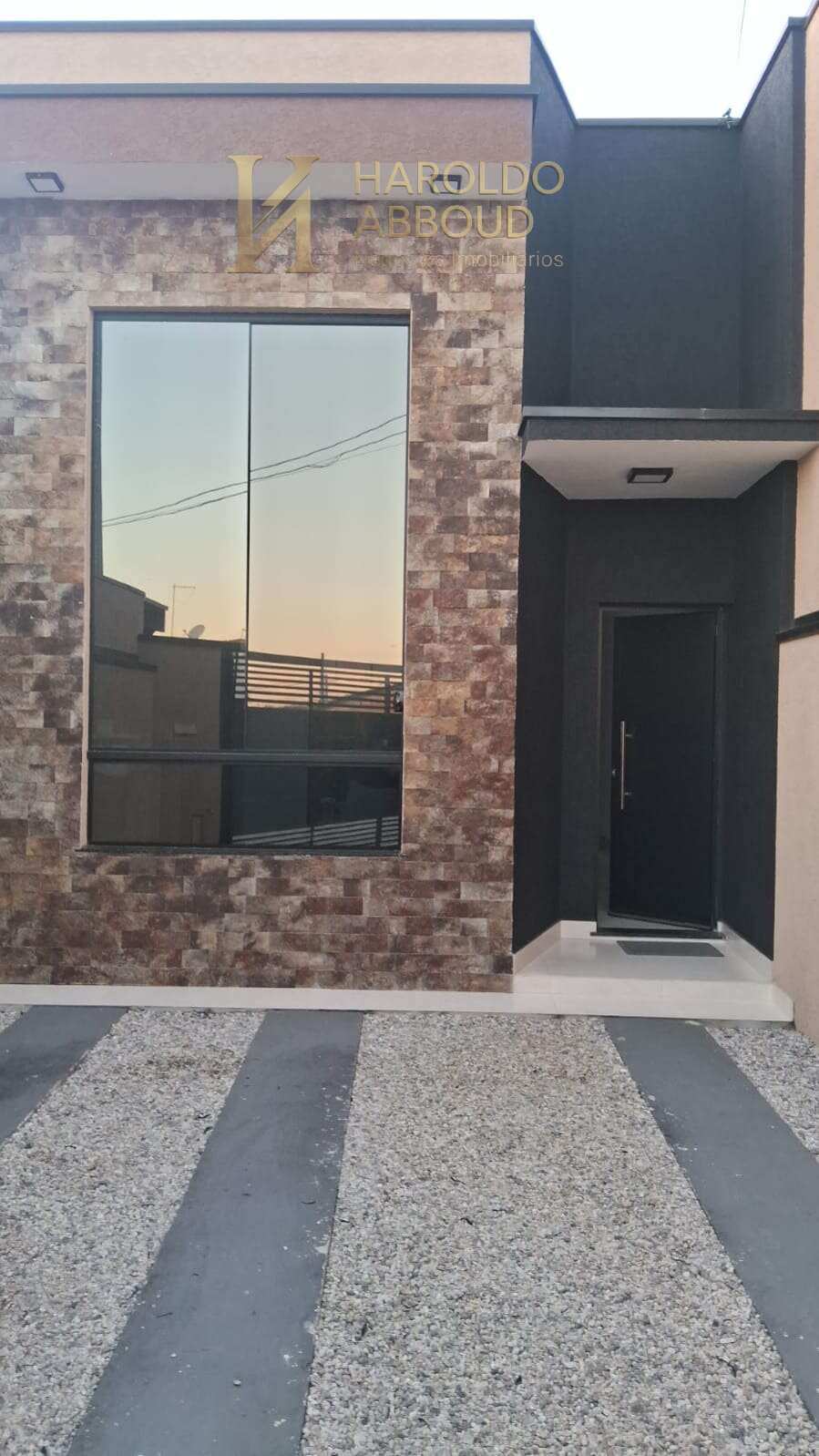 Casa à venda em Taubaté, Jardim do Lago I, com 2 quartos sendo uma suíte, 79m² de área construída - Haroldo Abboud Negócios Imobiliários