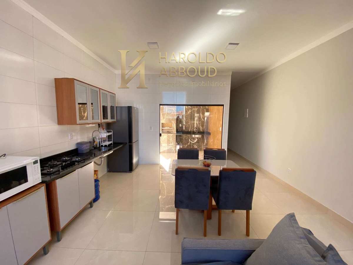 - Casa à venda em Taubaté, Jardim do Lago I, com 2 quartos sendo uma suíte, 79m² de área construída