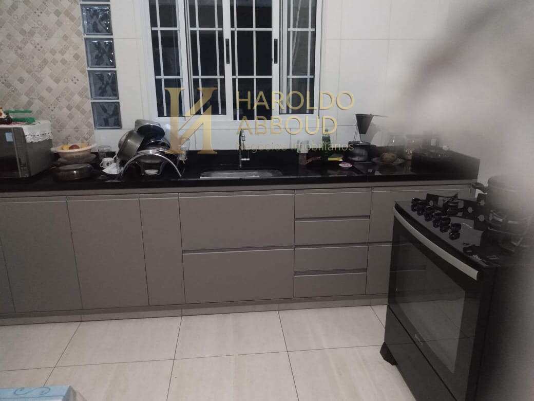  - Casa à venda em Taubaté, Jardim do Lago I, com 3 quartos sendo uma suíte, 174m²
