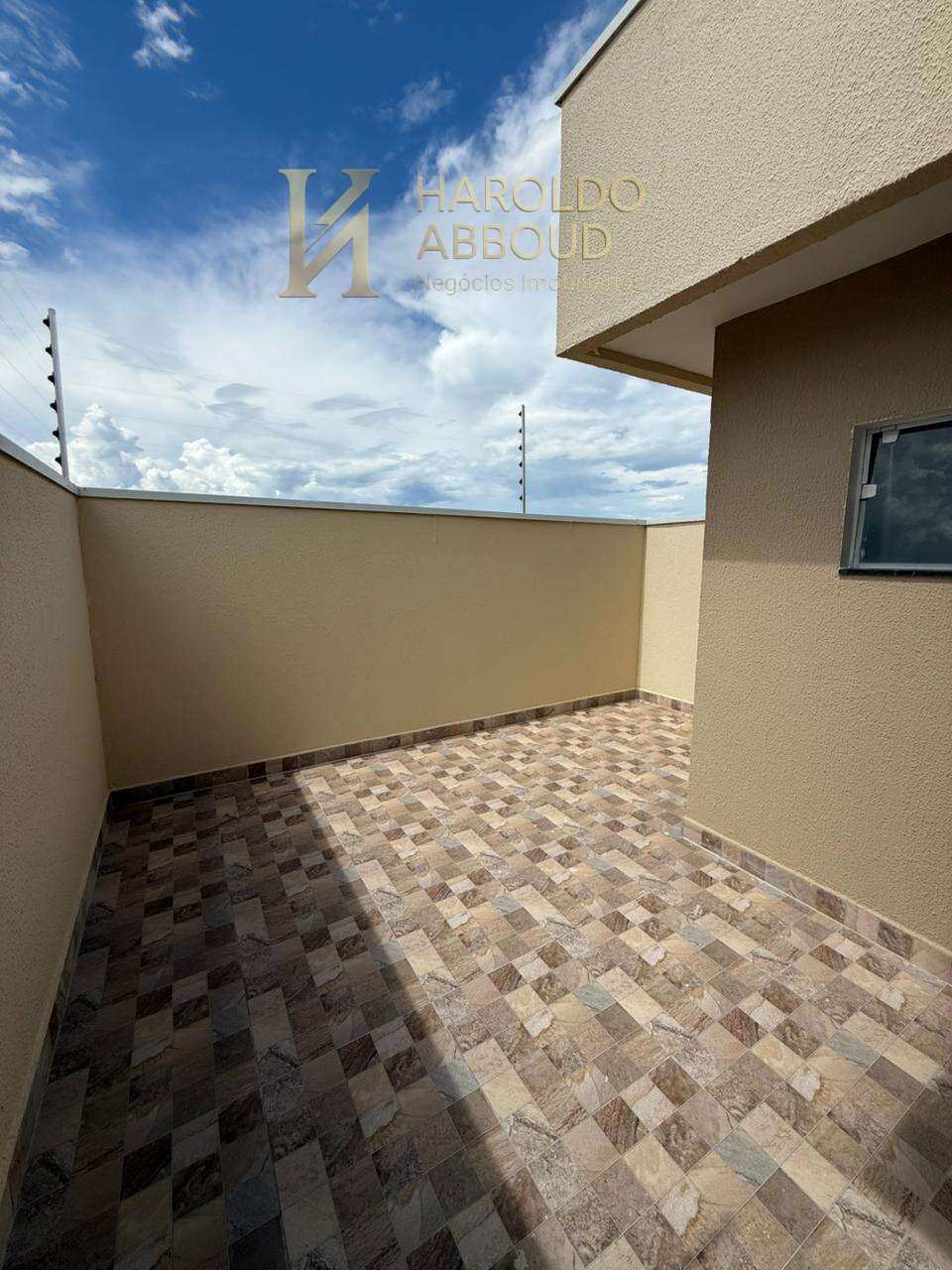  - Casa à venda em Taubaté, Residencial Antares, com 3 quartos sendo 1 suíte, 92m² de área construída