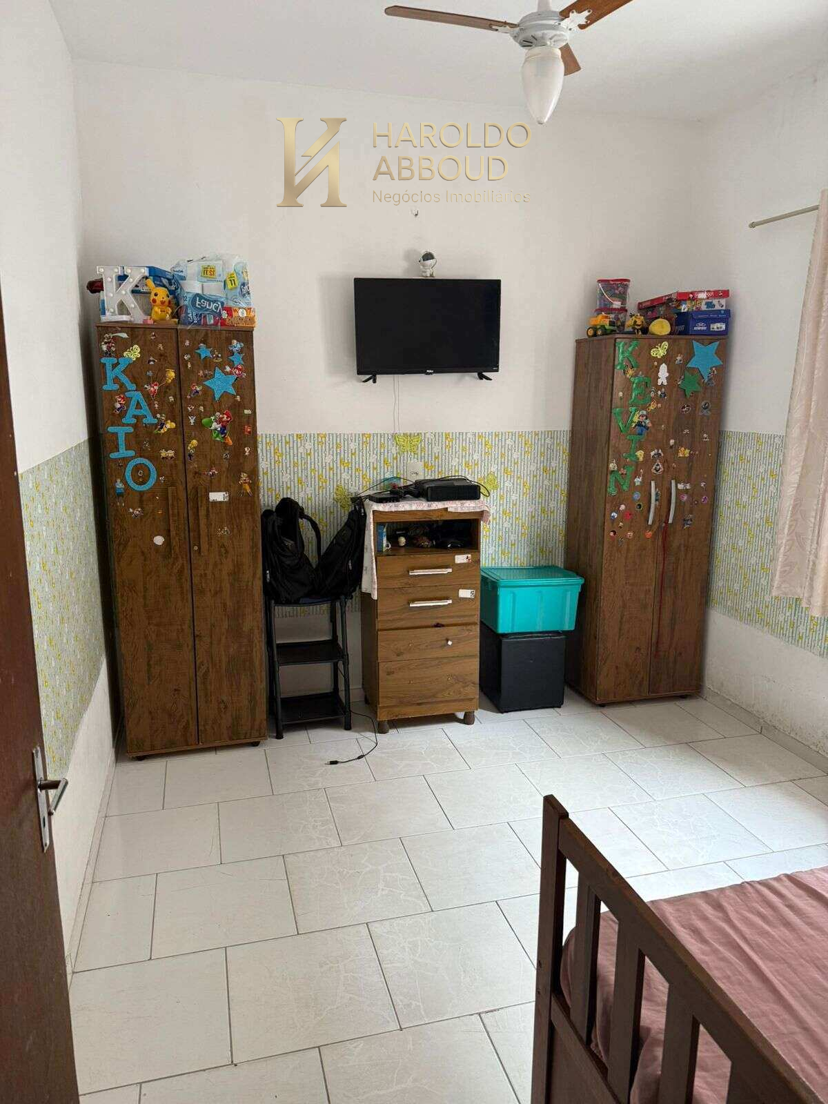  - Casa à venda em Taubaté, Residencial Estoril, com 4 quartos, 250m²