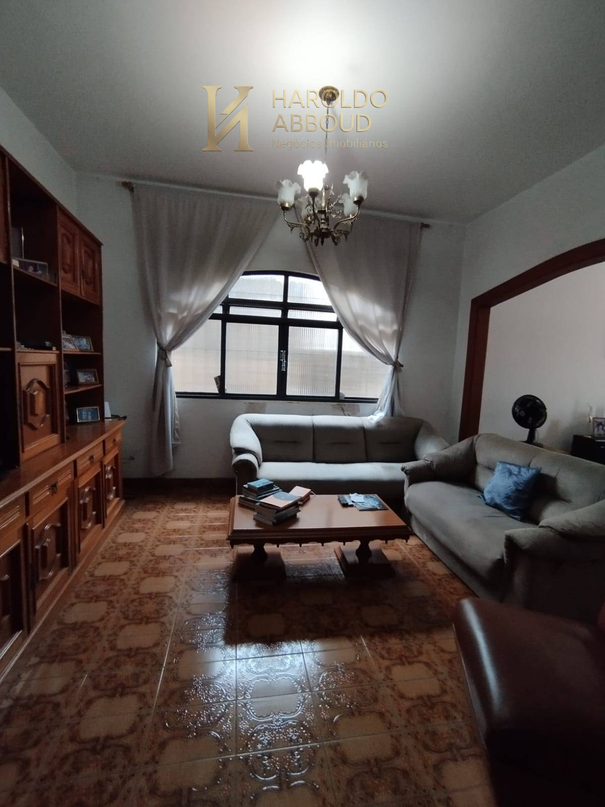  - Casa à venda em Taubaté, Vila São Geraldo, com 2 quartos, 330m²