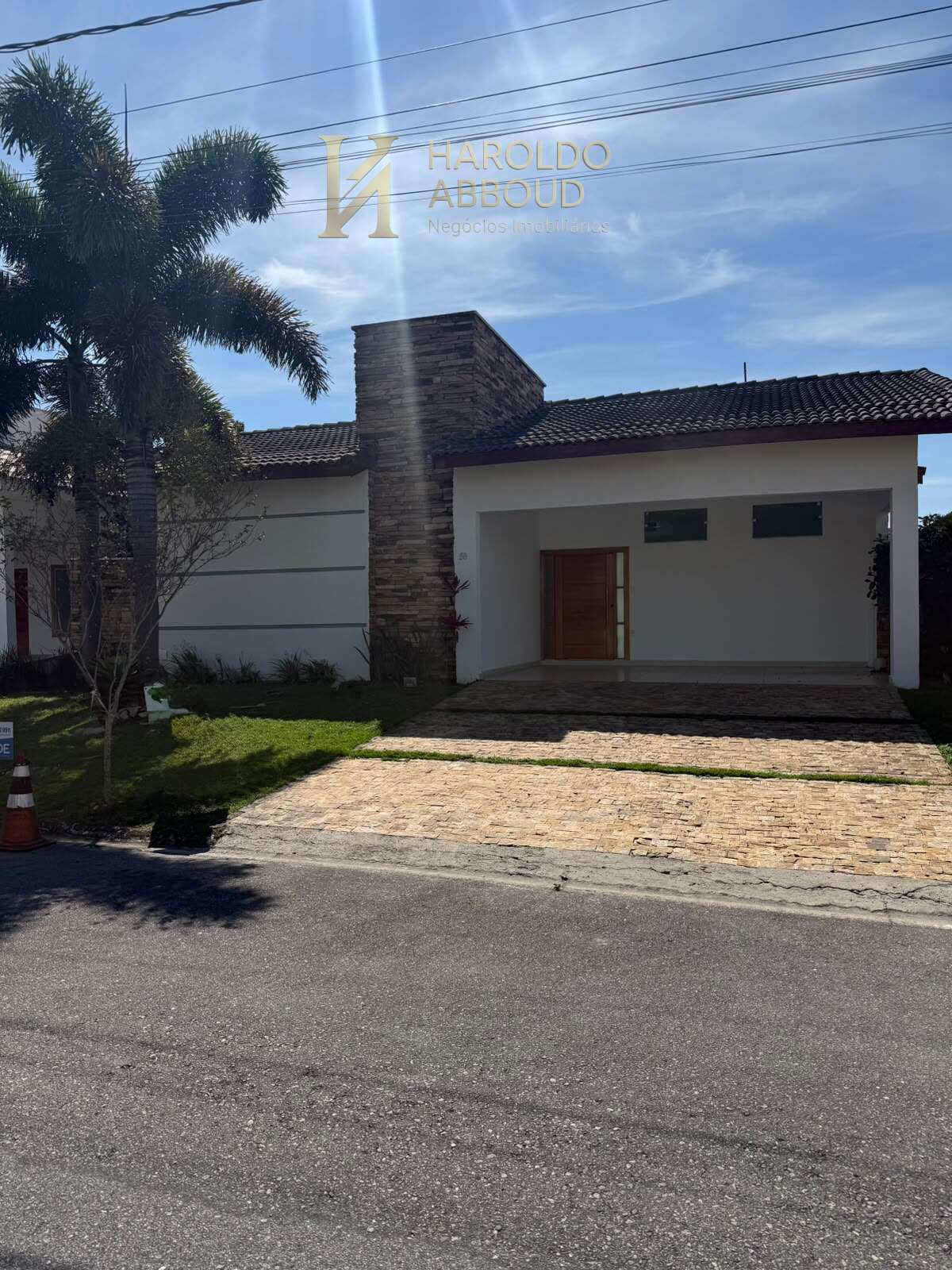 Casa à venda em Pindamonhangaba, Condominio Residencial Real Ville, com 3 quartos sendo 2 suítes, 208m² de área construída - Haroldo Abboud Negócios Imobiliários
