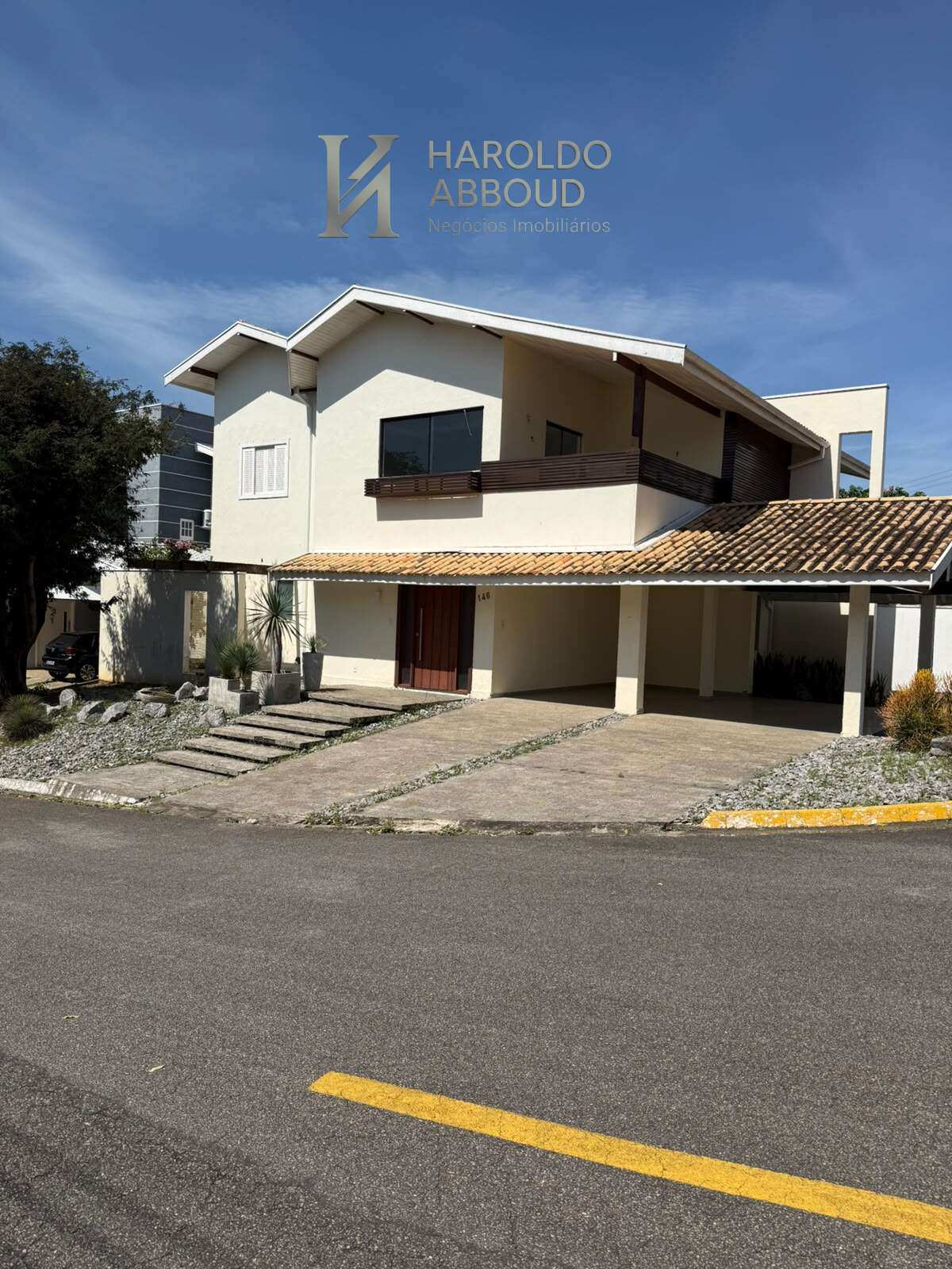 Casa à venda em Pindamonhangaba, Condominio Residencial Real Ville, com 3 quartos sendo 2 suítes, 300m² de área construida - Haroldo Abboud Negócios Imobiliários