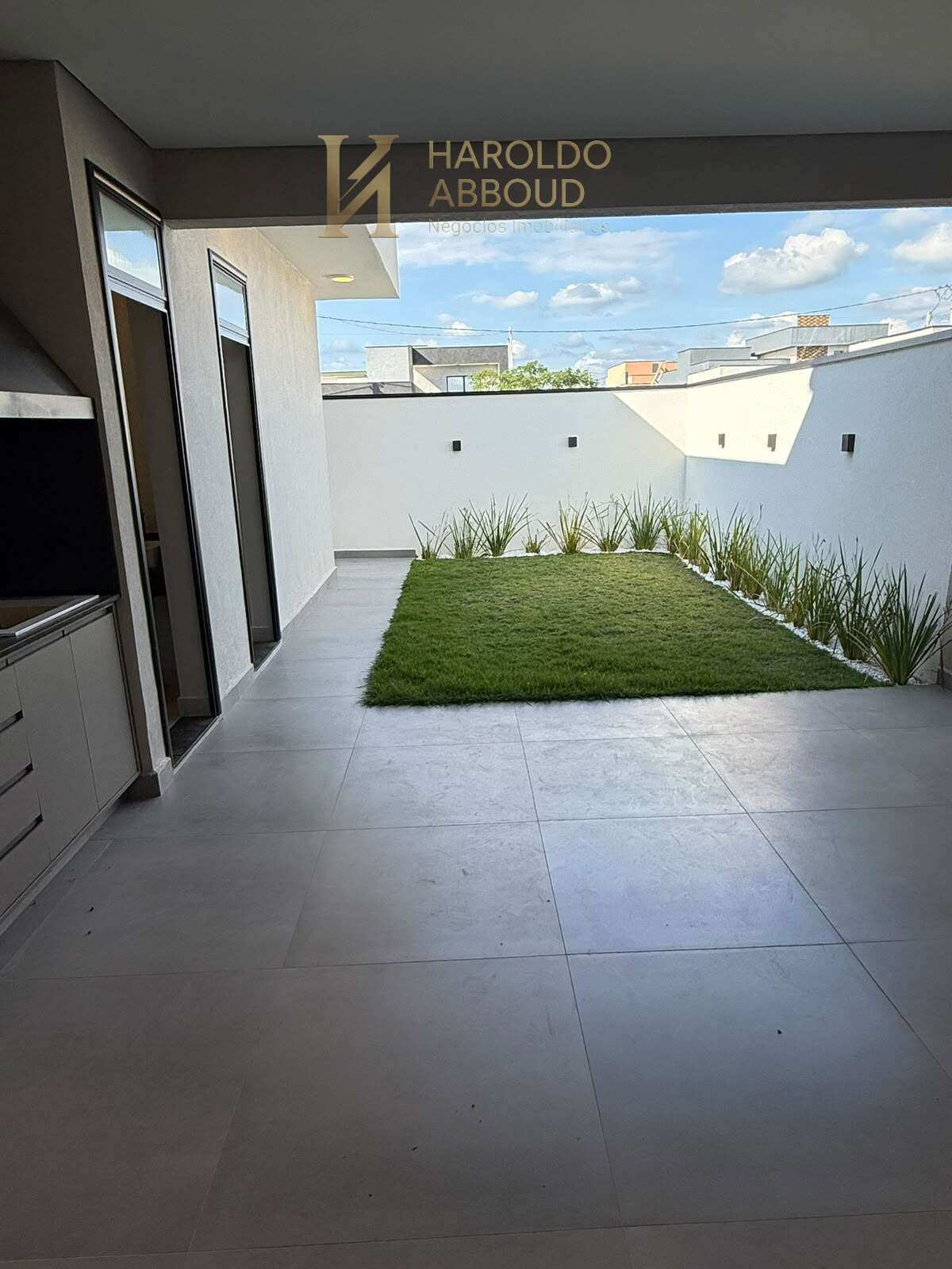  - Casa de condomínio à venda em Tremembé, Residencial Pérola do Vale, com 3 suítes, 159,00m² de área construída