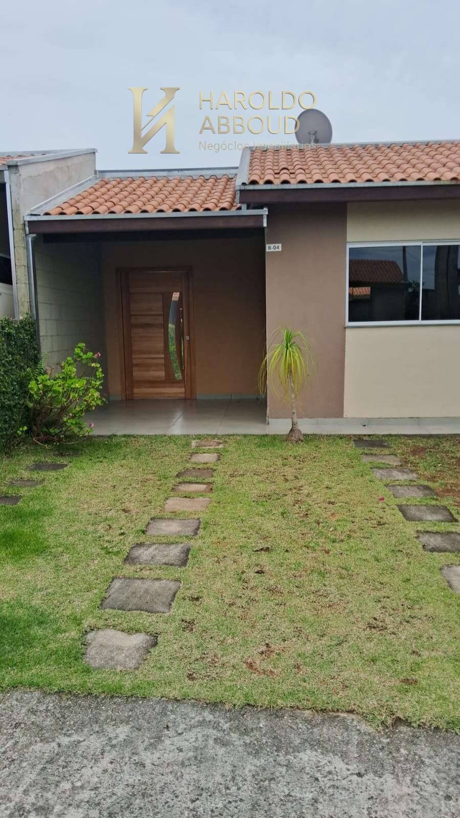  - Casa de condomínio para alugar em Taubaté, Barreiro, com 2 quartos, 55m²