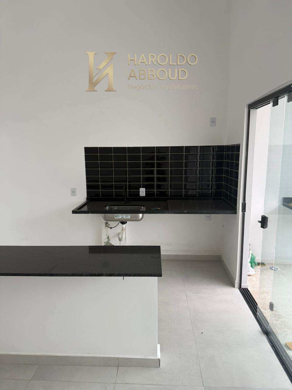  - Casa excelente no Residencial Antares com 3 dormitórios, sendo uma suíte